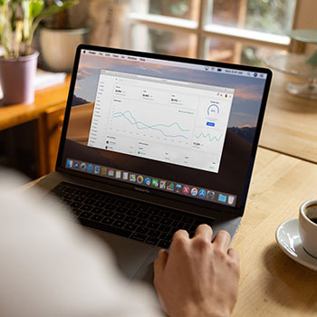 格鲁吉亚选手展现实力，登上混合双打领奖台